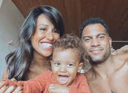 Rita pereira e guillaume lalung estão a desfrutar das primeiras férias fora do país com o pequeno lonô, de apenas oito meses, no dubai. Depois De Tanto Esconder O Filho Rita Pereira Cedeu E Apresentou Enfim Lono Nacional Flash