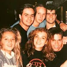 Durante su vida ha pasado por diversas personales y legales en las que ha se ha visto involucrada. Paulina Rubio Comparte Fotografia Vintage Con Thalia Eduardo Capetillo Y El Resto De Timbiriche