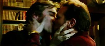 7 9 Halt And Catch Fire Season1 High Plains Hardware 1x03 Joe And Travis Kissing Leepace Lee Pace Lee Movie Lee