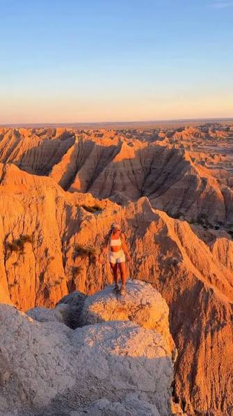 The state that surprised us the most 🤯, South Dakota might be the most  underrated state in the US! We expected endless farmland and open roads,  but it ended up being rugged, colorful, and way more ...