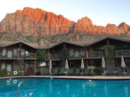 Desert Pearl Inn Springdale Utah Feathersandstripes Com Desert Pearl Inn Trip To Grand Canyon Springdale Utah