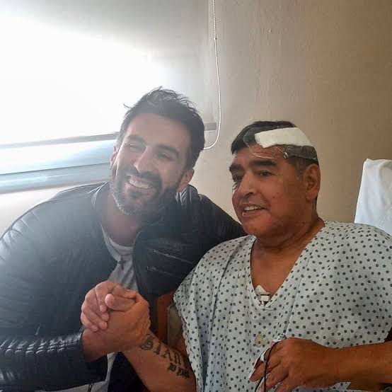 Maradona recibe el alta una semana después de su operación