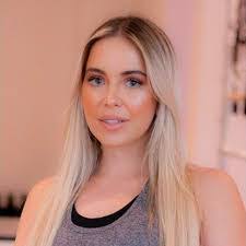 Faye Wallace's Instagram, Twitter & Facebook