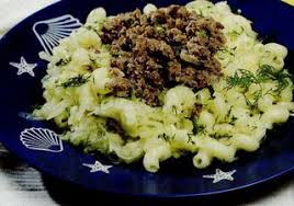 Sunt multe mancaruri din perioada copilariei pe care mi le aduc aminte. Reteta Varza Calita Cu Paste Si Carne Restaurante De Lux