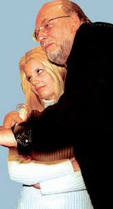 Dlaní kroužíš blízko mojich úst, tvé prsty voní, lásko, touhou našich chvil a tělem mým, v rádiu. Honza Nedved 59 Jak To Bylo S 13letou Milenkou Ahaonline Cz