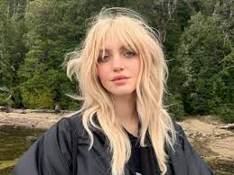 The mullet is sort of that underground, grungy haircut, but now it's come back through the market and it's become this big sort of fashionable thing again. back in fashion or never left? The Wolf Cut Is Summer S Coolest Take On The Shag Glamour