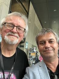 Stephen Wight's Instagram, Twitter & Facebook