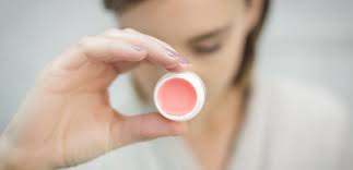 Ces composants s'avèrent cancérigènes selon ufc que choisir. Avene Labello Les Baumes A Levres Qui Contiennent Des Substances Toxiques