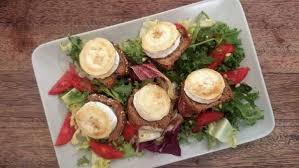 Salade De Chevre Chaud La Recette Facile Par Toques 2 Cuisine Recette Salade De Chevre Chaud Chevre Chaud Salade