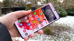 The camera takes clear, sharp pictures, the 5g speed is amazing and the voice clarity is a plus. Review Samsung Galaxy S21 Ultra Android Has Come Home