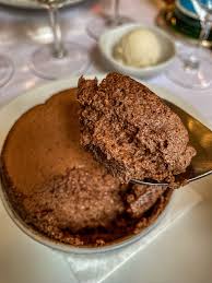 Aux Lyonnais Fete Ses 130 Ans Avec Plats De Chefs Etoiles En 2020 Idee Recette Recettes De Cuisine Souffle Au Chocolat