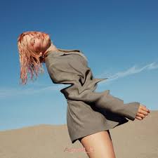 En av de två intagna som är inblandade i gisslandramat på hällbyanstalten är en man från göteborg. Astrid S New Music Friday