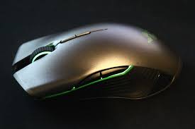 No, the razer deathadder v2 does not feature a tilt click scroll wheel. Razer Lancehead Gaming Mouse Review Vgu