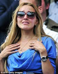 This has to be about the 2016 wimbledon where novak had that weird loss in the third round. Andy Murray S Fiance Kim Sears Pitted Against Novak Djokovic S Wife Jelena In Battle Of The Twags Daily Mail Online