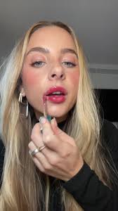 Sabrina Snyder (@sassysabss)