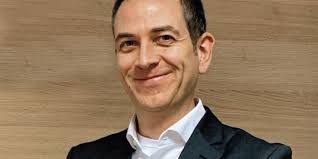 Eric Tapper's Instagram, Twitter & Facebook