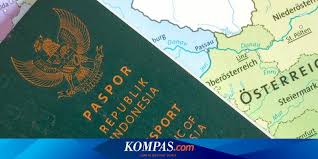Paspor atau passport dalam bahasa inggris, ialah surat keterangan yang dikeluarkan oleh pemerintah untuk seorang warga negara yang akan mengadakan perjalanan ke luar negeri (kbbi, 2016). Antrean Bikin Paspor Bisa Lewat Online Ini Caranya Halaman All Kompas Com