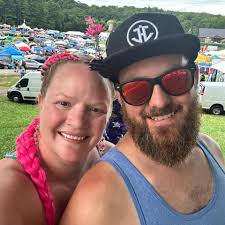 Can a drake and hens coexist in the same run safely?