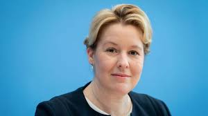 Gemeinsam! wollen wir gute beispiele für gelungene projekte finden und anerkennen, die wirksam etwas gegen einsamkeit. Neue Spd Landesvorsitzende Giffey Lehnt Verlangerung Des Mietendeckels Ab Rbb24
