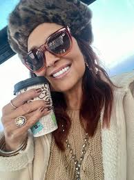 Up to watch the sun rise this morning. Got some American Delite packed in  the Savinelli Churchwarden 901. Have a wonderful Wednesday my friends.