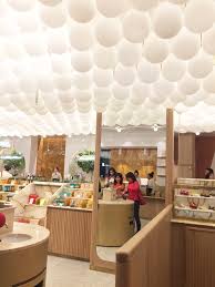 86 Champs Le Premier Concept Store L Occitane En Provence X Pierre Herme Soo Deco Decoration Interieure Concept Store Deco