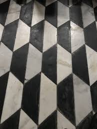Black And White Marble Floor Designs I Discovered This Simple Yet Elegant Floor In A Cathedral In Napoli Italy Black And White Floor Tile Marb Floor Design Marble Floor Patterned Floor Tiles