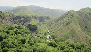 Er liegt im bergland zwischen georgien, aserbeidschan das territorium der republik armenien liegt zwar in den subtropen, doch ergeben sich durch die. Armenien Das Alteste Christliche Land