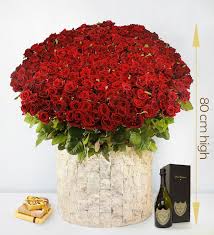 Flower prestige always provides fresh and beautiful flowers every day. Prestige Flowers Launches Decadent 2 500 Rose Bouquet For An Indulgent Valentine S Gift Luxury Lifestyle Magazine