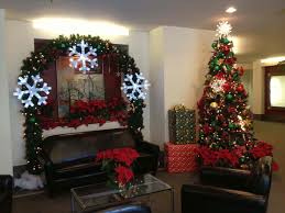 Office cubicle christmas decorating ideas to make your office look ready for the holidays wondering why ought to we enhance our workplace cubicle? Amazing Christmas Decoration Ideas For Small Space Live Enhanced Christmas Decorations Living Room Holiday Decor Office Christmas Decorations