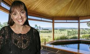 Lake lorne is the closest landmark to drysdale house. Inside The Sprawling Hillside Property Tv Star Denise Drysdale Is Selling Up Daily Mail Online