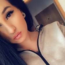 Samantha Hoffmann's Instagram, Twitter & Facebook