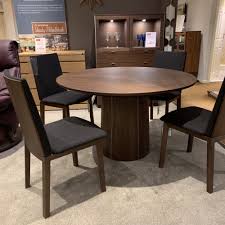 Table made of veneers, wood and engineered wood. Skovby Sm33 Table 4 X Sm51 Chairs Clearance Local Delivery Only