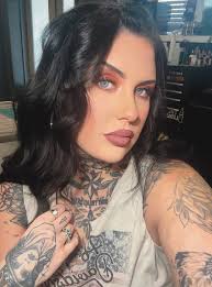 There has been a lot of posts in here people looking for blackout artists.  Well, hey. I'm your guy! I've been tattooing for 15years. I work at 252  Tattoo. I primarily focus