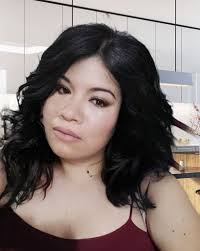 Me encanta vestirme de mujer..de hecho ya visto de mujer todos los días y  me fascina vivir como chica. Soy Grettel Marlene..chica trans en proceso  💅💄👠👗