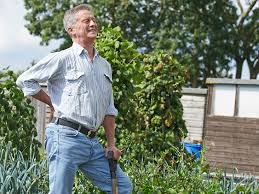 If prostate cancer reaches an advanced stage and cancer cells have spread to other parts of the body remission means that all of the signs and symptoms of prostate cancer go away. The Top 7 Signs Of Advanced Prostate Cancer