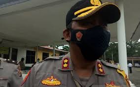 Dalam gambar dari video yang dikirim ke beritabenar, 10 november 2017, sejumlah pria bersenjata berada di hutan kabupaten mimika, papua. Kontak Senjata Di Mimika Danton Opm Tewas Ditembak Kabar24 Bisnis Com
