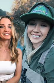 Look at these pretty guy trying to do the little dance for them girly  girls. It's mating season ￼