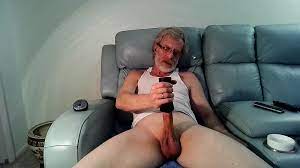 JerkIndad14 - 高齢者の男性が激しいオーガズムを持つリクライニングチェアで彼の大きな陰茎をオナニー オンラインで見ます