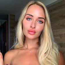 Larissa Torres's Instagram, Twitter & Facebook