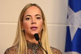 𝐄𝐗𝐂𝐎𝐌𝐈𝐒𝐈𝐎𝐍𝐀𝐃𝐎 𝐃𝐄 𝐏𝐑𝐎𝐘𝐄𝐂𝐓𝐎 𝐃𝐈𝐆𝐍𝐈𝐃𝐀𝐃  𝐂𝐑𝐈𝐓𝐈𝐂𝐀 𝐒𝐀𝐋𝐈𝐃𝐀 𝐃𝐄 𝐉𝐎𝐀𝐍𝐍𝐄 𝐑𝐎𝐃𝐑Í𝐆𝐔𝐄𝐙 𝐕𝐄𝐕𝐄:  “𝐘𝐀 𝐄𝐒𝐓𝐀𝐁𝐀 𝐅𝐔𝐄𝐑𝐀 𝐃𝐄𝐋 𝐏𝐀𝐑𝐓𝐈𝐃𝐎”  Por-Redacción-#ElVigíaNews 15-NOV-2025-El excomisionado ...