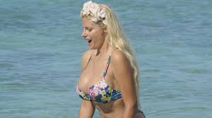 Anche la polena francesca cipriani abbandona il reality, . Francesca Cipriani Senza Inibizioni Fa Il Bagno Tutta Nuda A L Isola Dei Famosi