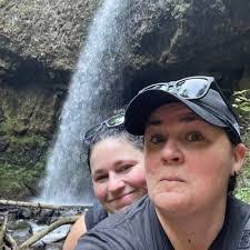 Lori Bobo's Instagram, Twitter & Facebook