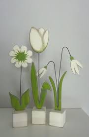 Bestellartikel Kleine Sockelblumen 3stck Von Woodlouse Auf Dawanda Com Holzblumen Ostern Basteln Holz Holzhandwerk Muster