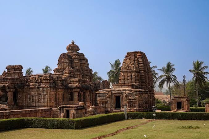 Virupaksha & Mallikarjuna: Twin Temples of Pattadakal – Peaks to Palaces