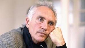 Manchester jewellery thieves abseil into H. Samuel store