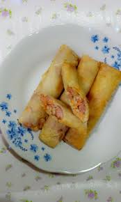 1/2 dada ayam dicincang halus/dadu, 5 biji sosej dipotong bulat, 1 biji bawang holand dipotong dadu, 2 biji lobak merak dipotong nipis dan memanjang, 1 tin cendawan butang dipotong nipis, 3 keping cheese cheddar, 1/2 sudu kecil garam, 1 sudu kecil gula jika suka. Chicken Hot Dog Popia Carbonara Food Drinks Baked Goods On Carousell