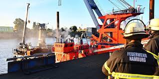 Feuer unter deck nude scenes. Erhebliches Feuer Unter Deck Brand Auf Schwimmkran Im Hamburger Hafen Geloscht Mopo