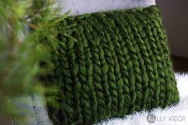 There are no complicated stitches or counting rows, or even fussy seams to deal with. Chunky Knit Throw Pillow In Under An Hour Lily Ardor