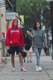 Her home is nestled in the suburbs of the san. Justin Bieber Et Selena Gomez En Couple