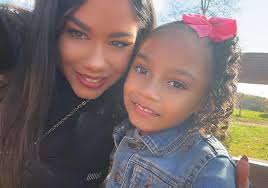 Ericka Lee (@ImErickaLee)